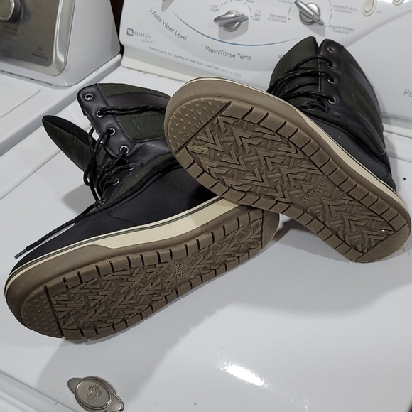 Winter Boot Size 8 - Picture 4 of 4